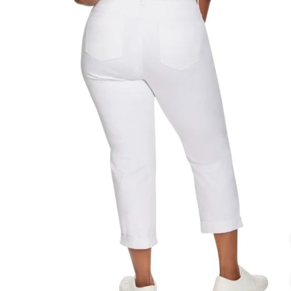 Gloria Vanderbilt Ladies' Cuffed Boyfriend Jean, Size10, Inseam 26 - Picture 6 of 11